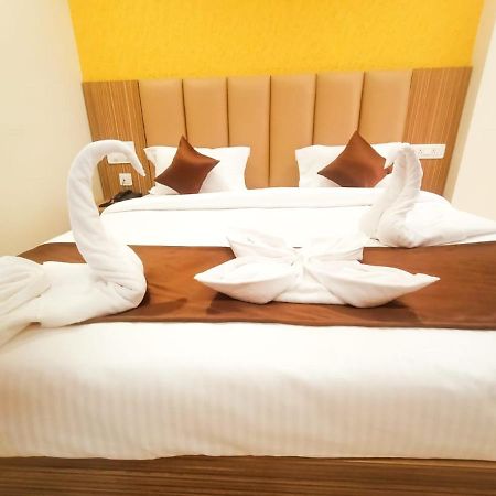 Hotel Maitri Májszúr Kültér fotó