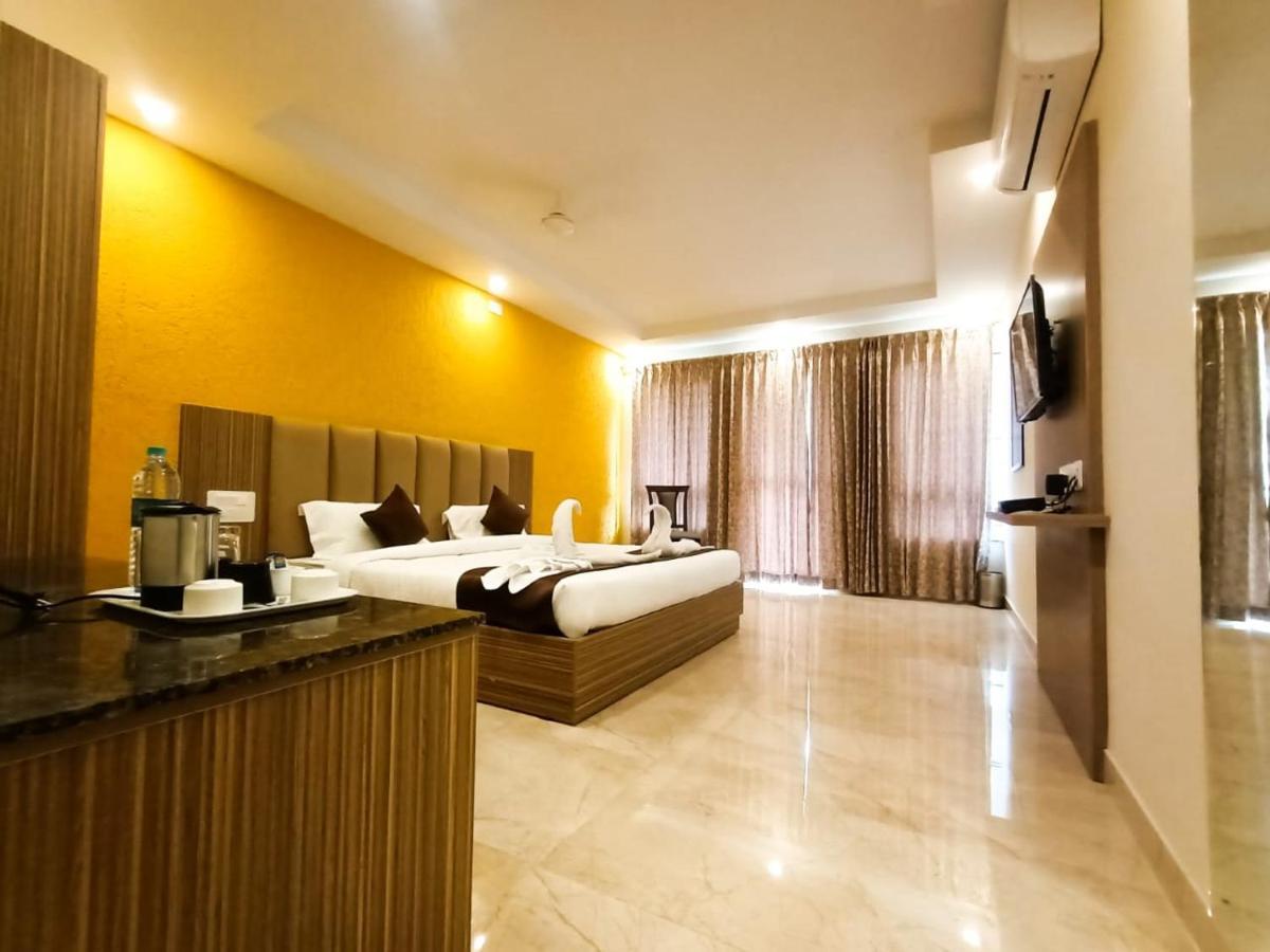 Hotel Maitri Májszúr Kültér fotó