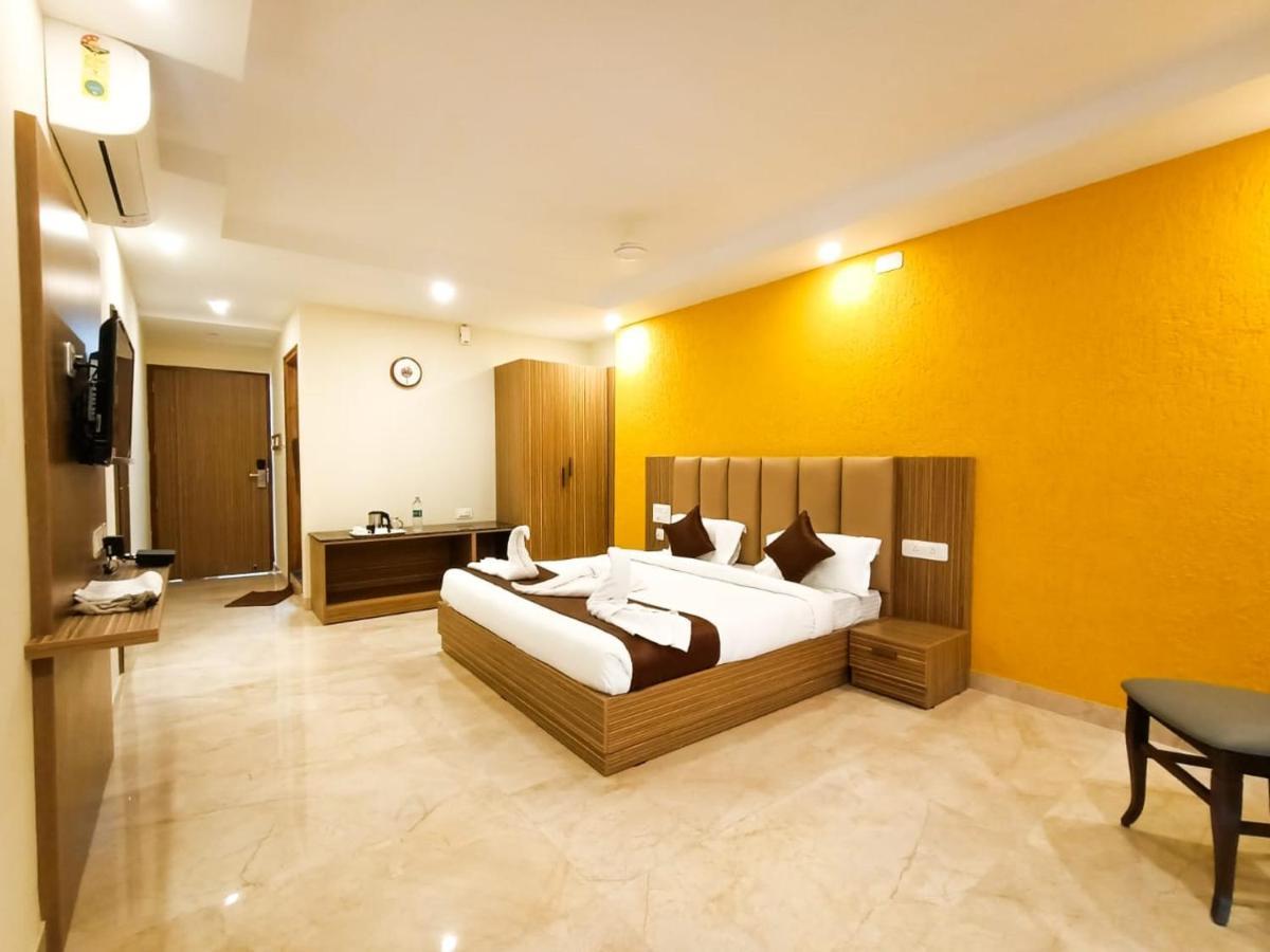 Hotel Maitri Májszúr Kültér fotó