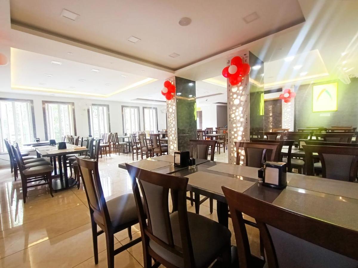 Hotel Maitri Májszúr Kültér fotó
