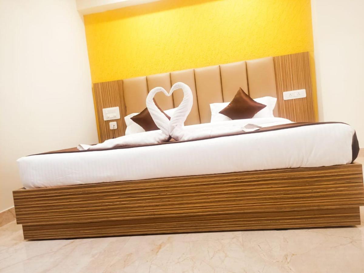 Hotel Maitri Májszúr Kültér fotó
