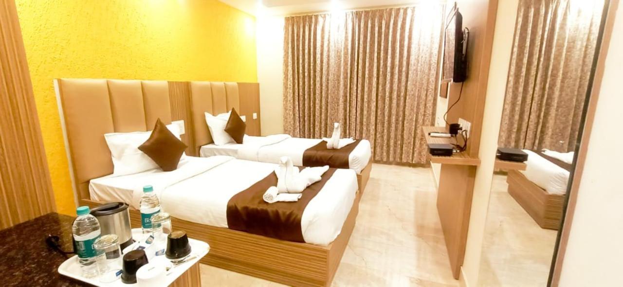 Hotel Maitri Májszúr Kültér fotó